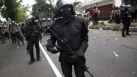 La policía indonesia vigila para evitar ataques a iglesias La policía indonesia vigila para evitar ataques a iglesias