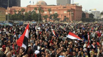 Francia califica de ineluctable delegación de poderes de Mubarak