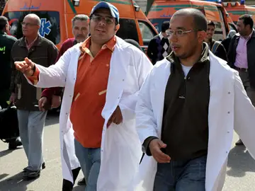 Estudiantes de medicina en las protestas de El Cairo Estudiantes de medicina en las protestas de El Cairo