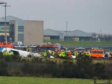 Un avión con 12 personas se estrella en el aeropuerto irlandés de Cork Un avión con 12 personas se estrella en el aeropuerto irlandés de Cork