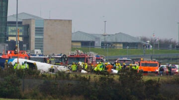 Un avión con 12 personas se estrella en el aeropuerto irlandés de Cork