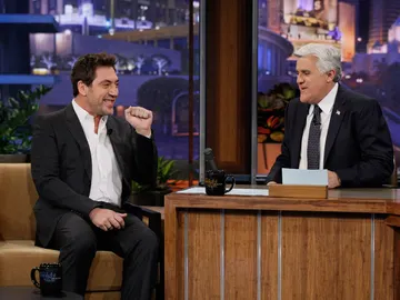 Javier Bardem en el show de Jay Leno Javier Bardem en el show de Jay Leno