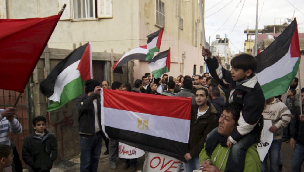 Alegría en Túnez por la caída de Mubarak
