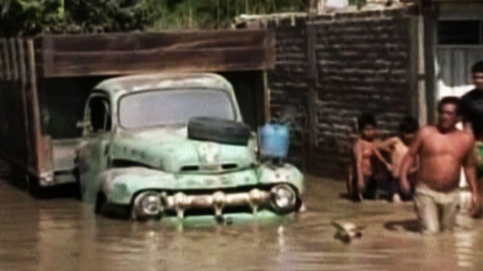Las inundaciones obligan a desalojar a cientos de personas al sur de Perú