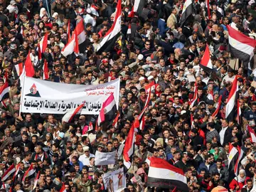 Multitud en Egipto celebra la salida de Mubarak Multitud en Egipto celebra la salida de Mubarak