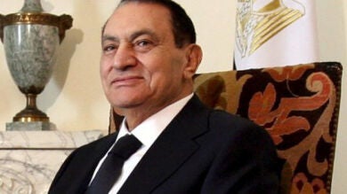 Los bancos suizos congelan las cuentas de Mubarak