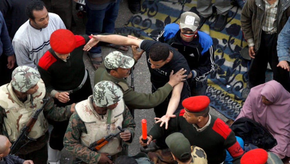 Se niegan a desalojar la plaza Tahrir