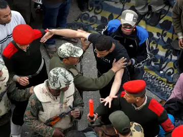 Se niegan a desalojar la plaza Tahrir Se niegan a desalojar la plaza Tahrir
