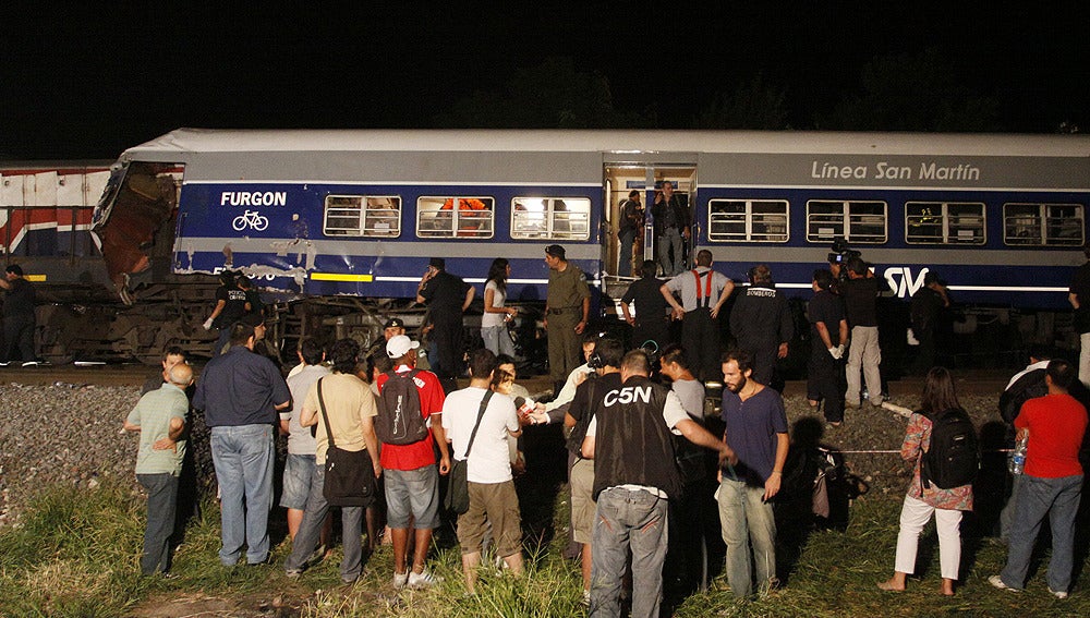 Al menos cuatro muertos en un choque de trenes en Buenos Aires