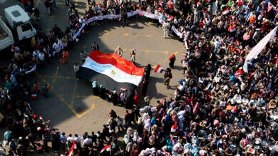 Decenas de miles de egipcios celebran la renuncia de Mubarak