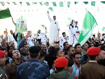 Seguidores animal al líder libia Muamar Gadafi Seguidores animal al líder libia Muamar Gadafi