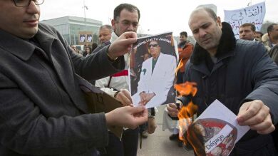 Libia reprime a sus manifestantes con granadas de mortero