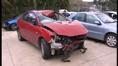 Un muerto y dos heridos en un accidente entre dos coches y dos caballos
