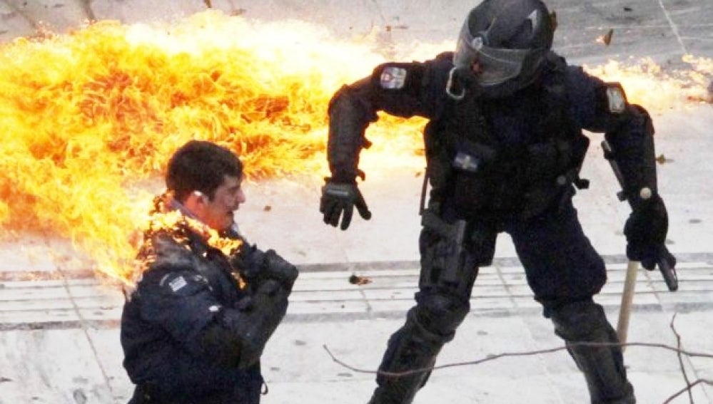 Enfrentamientos entre la policía y los manifestantes en Grecia