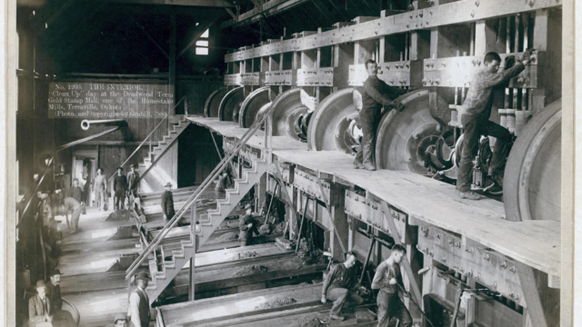 Trabajadores en una fábrica Trabajadores en una fábrica