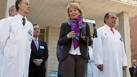 Aguirre a su salida del hospital Aguirre a su salida del hospital