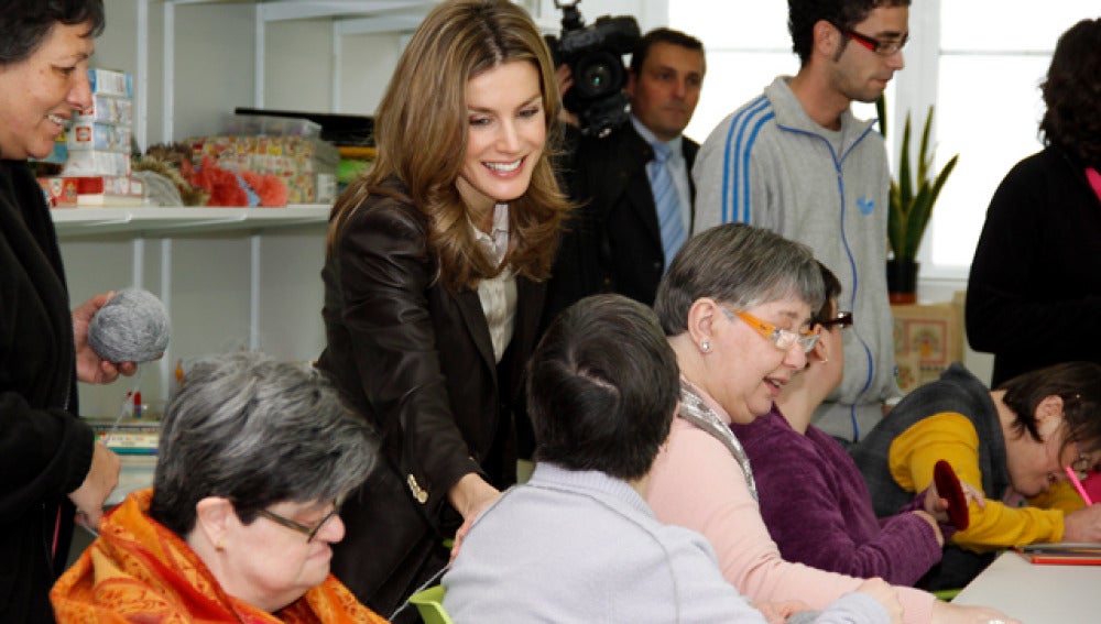 Doña Letizia, en la fundación que visitó en Menorca