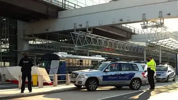 Policías en la Terminal 2 del aeropuerto de Fráncfort donde dos personas han muerto Policías en la Terminal 2 del aeropuerto de Fráncfort donde dos personas han muerto