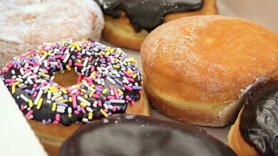 Canarias anuncia que creará un impuesto para gravar las bebidas azucaradas y la bollería industrial