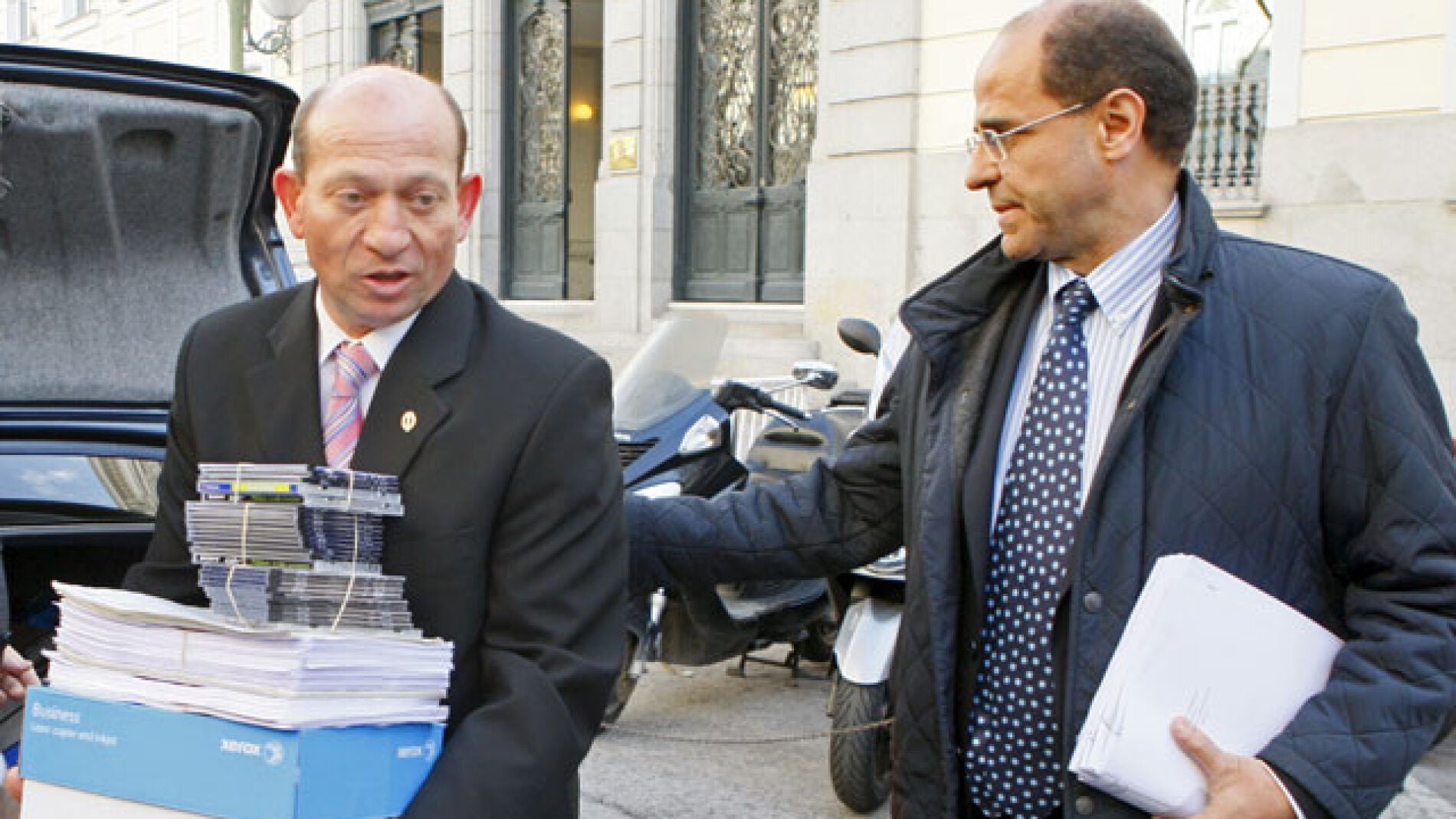 El abogado general del Estado, Joaqu&iacute;n de Fuentes Bardaj&iacute;, en el momento de presentar la demanda contra Sortu