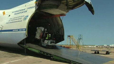 La ayuda humanitaria llega al aeropuerto de Yerba