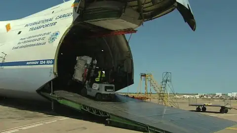 La ayuda humanitaria llega al aeropuerto de Yerba La ayuda humanitaria llega al aeropuerto de Yerba