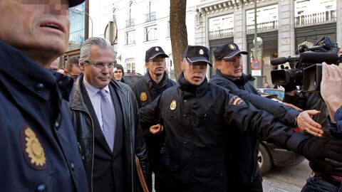 El juez Garz&oacute;n a su llegada al Tribunal Supremo