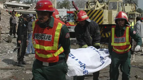 Atentado en una estación de servicio en Pakistán Atentado en una estación de servicio en Pakistán