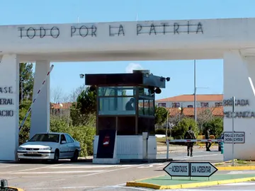 Puesto de control de la Base General Menacho de Badajoz Puesto de control de la Base General Menacho de Badajoz