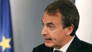 Zapatero cree que la decisión de Moody’s de rebajar el rating de España es 