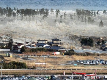Las olas sumergieron un barrio de Tokio