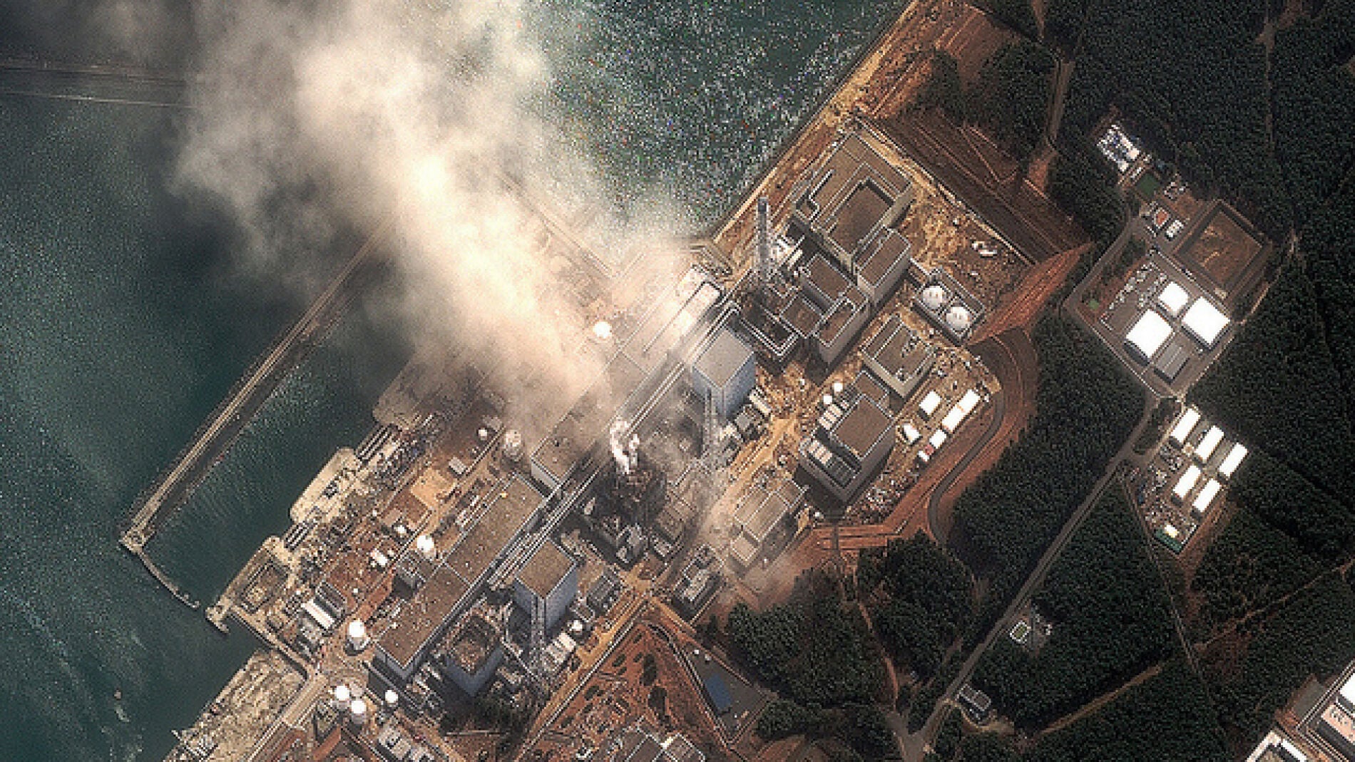 Vista a&eacute;rea de la central nuclear de Fukushima