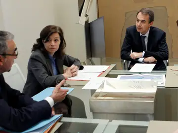 Zapatero, durante la reunión que mantuvo hoy con la presidenta del Consejo de Seguridad Nuclear, Carmen Martínez Ten Zapatero, durante la reunión que mantuvo hoy con la presidenta del Consejo de Seguridad Nuclear, Carmen Martínez Ten