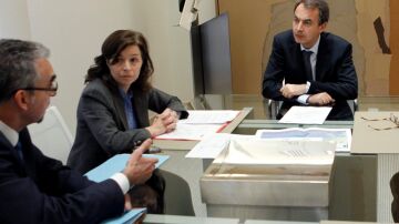 Zapatero, durante la reunión que mantuvo hoy con la presidenta del Consejo de Seguridad Nuclear, Carmen Martínez Ten