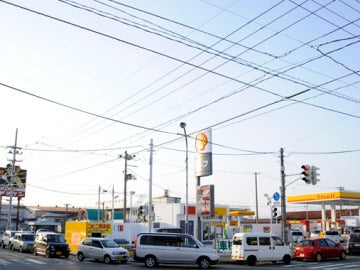 Cables eléctricos en las calles de Japón