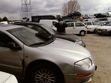 Coches en un desguace