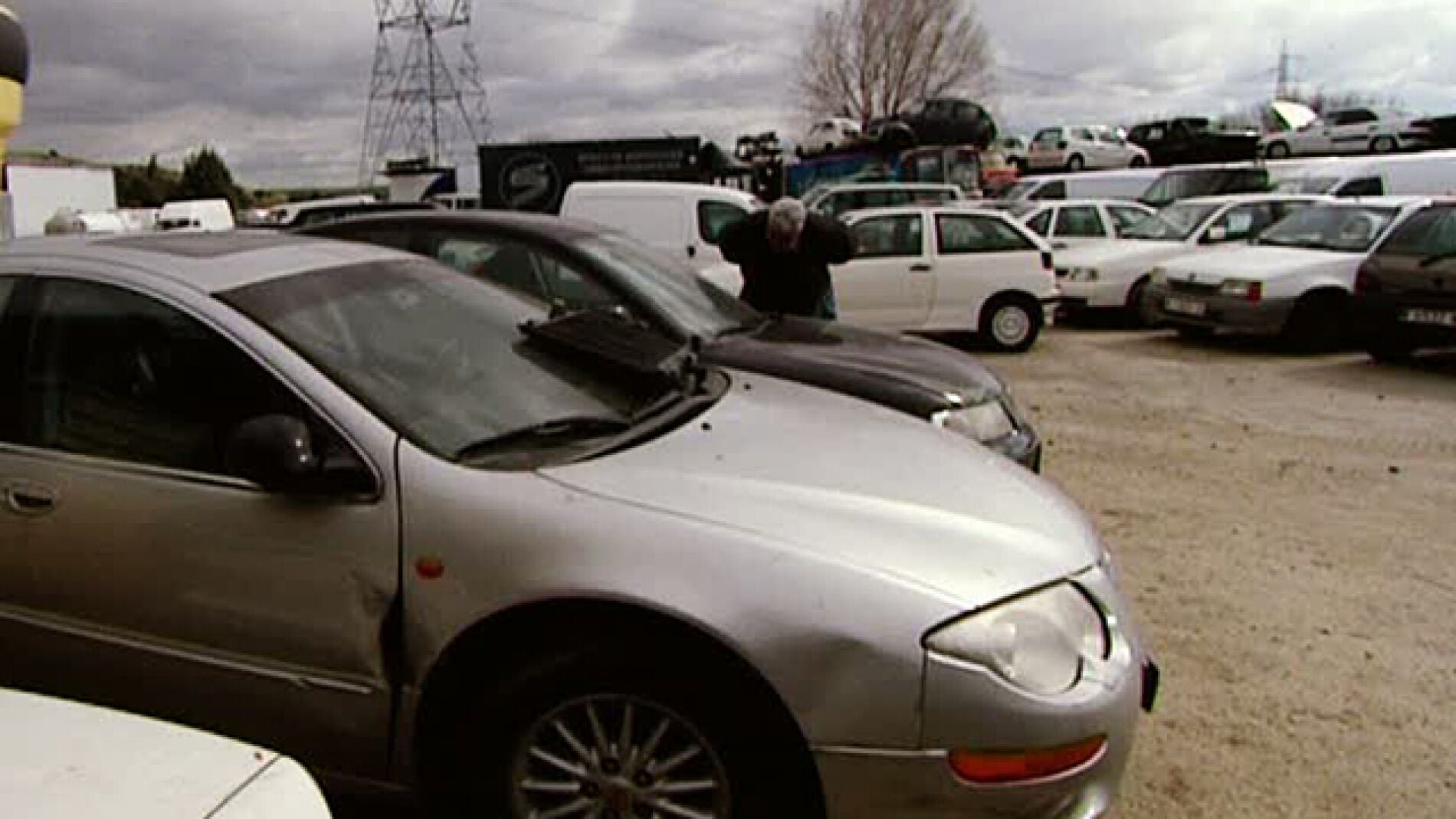 Coches en un desguace