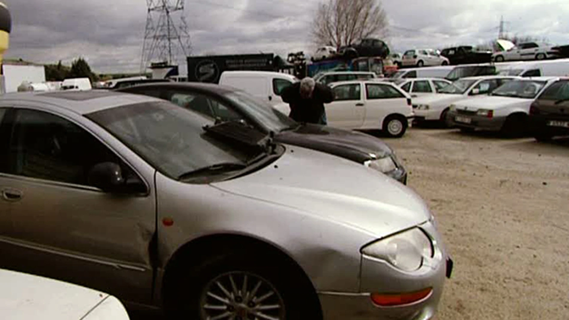 Coches en un desguace Coches en un desguace