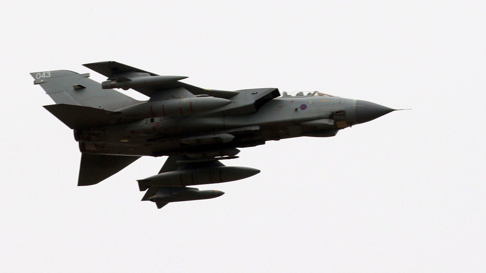 Un caza sobrevuela Libia