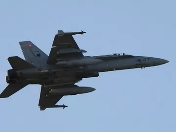 Un avión de combate despega desde Torrejón de Ardoz Un avión de combate despega desde Torrejón de Ardoz