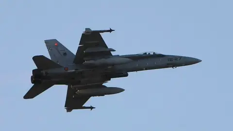 Un avión de combate despega desde Torrejón de Ardoz Un avión de combate despega desde Torrejón de Ardoz