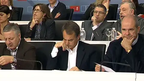 Zapatero, entre José Blanco y Manuel Chaves Zapatero, entre José Blanco y Manuel Chaves