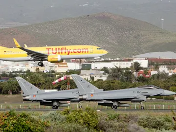 Aviones de combate Eurofighter, F-18 y Mirage F-1 Aviones de combate Eurofighter, F-18 y Mirage F-1