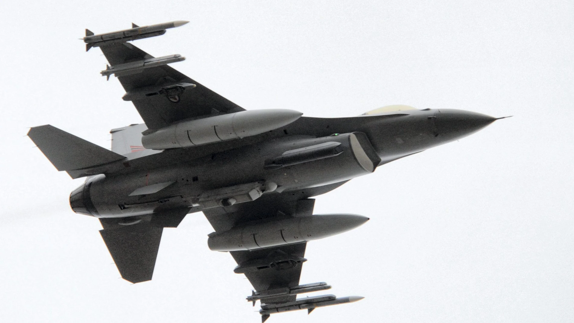 Cazabombarderos noruego que participa en la operación militar Cazabombarderos noruego que participa en la operación militar