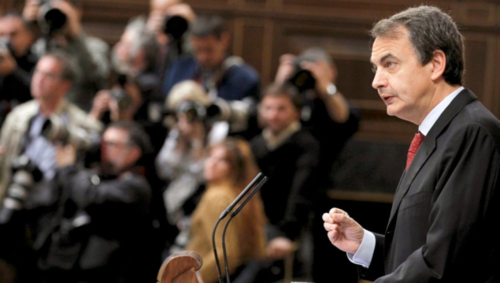 Zapatero defiende la intervención en Libia