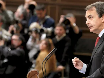 Zapatero defiende la intervención en Libia Zapatero defiende la intervención en Libia