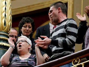 Gritos de "No a la Guerra" en el Congreso