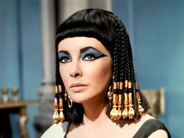 Elizabeth Taylor como 'Cleopatra', la cinta está en la lista de las películas más largas Elizabeth Taylor como 'Cleopatra', la cinta está en la lista de las películas más largas