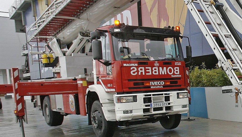 Los bomberos se movilizan para evacuar la piscina