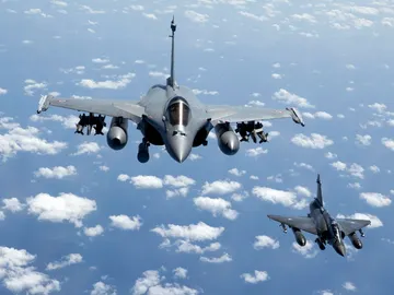 Aviones franceses volando tras despegar de las bases Aviones franceses volando tras despegar de las bases
